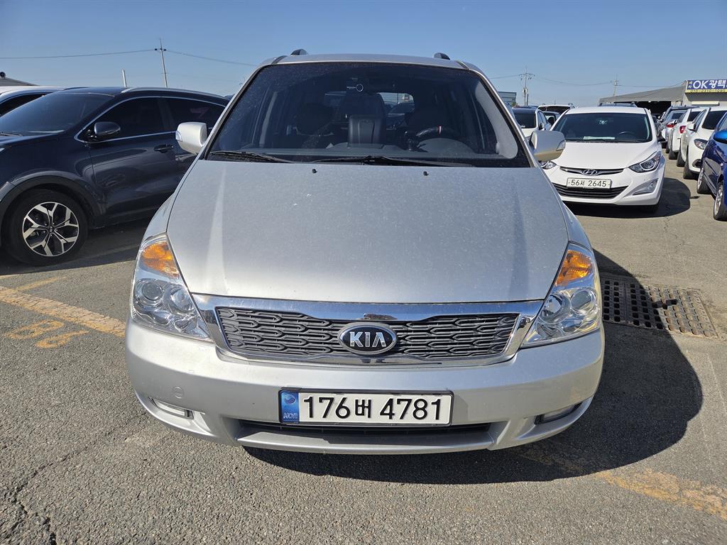 KIA Carnival 2014 Plateado - Importación desde Corea - HF Imports Iquique - Foto 1