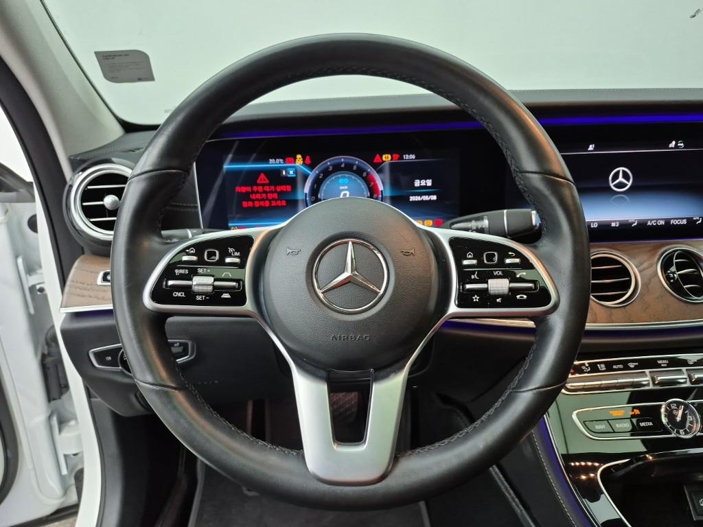 Mercedes Benz E class - Vista 9