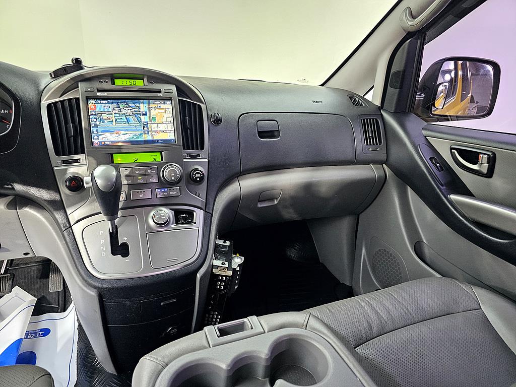 HYUNDAI Starex - Vista 10