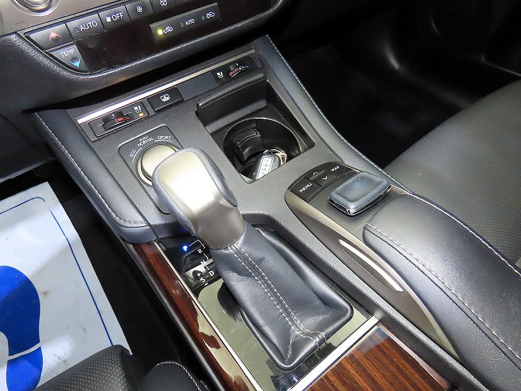 Lexus ES - Vista 12