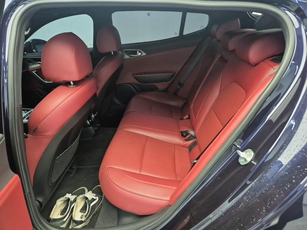 KIA Stinger - Vista 12