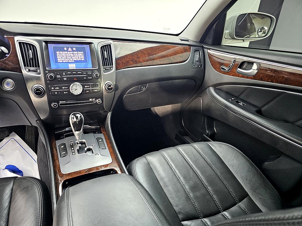 HYUNDAI Equus - Vista 10