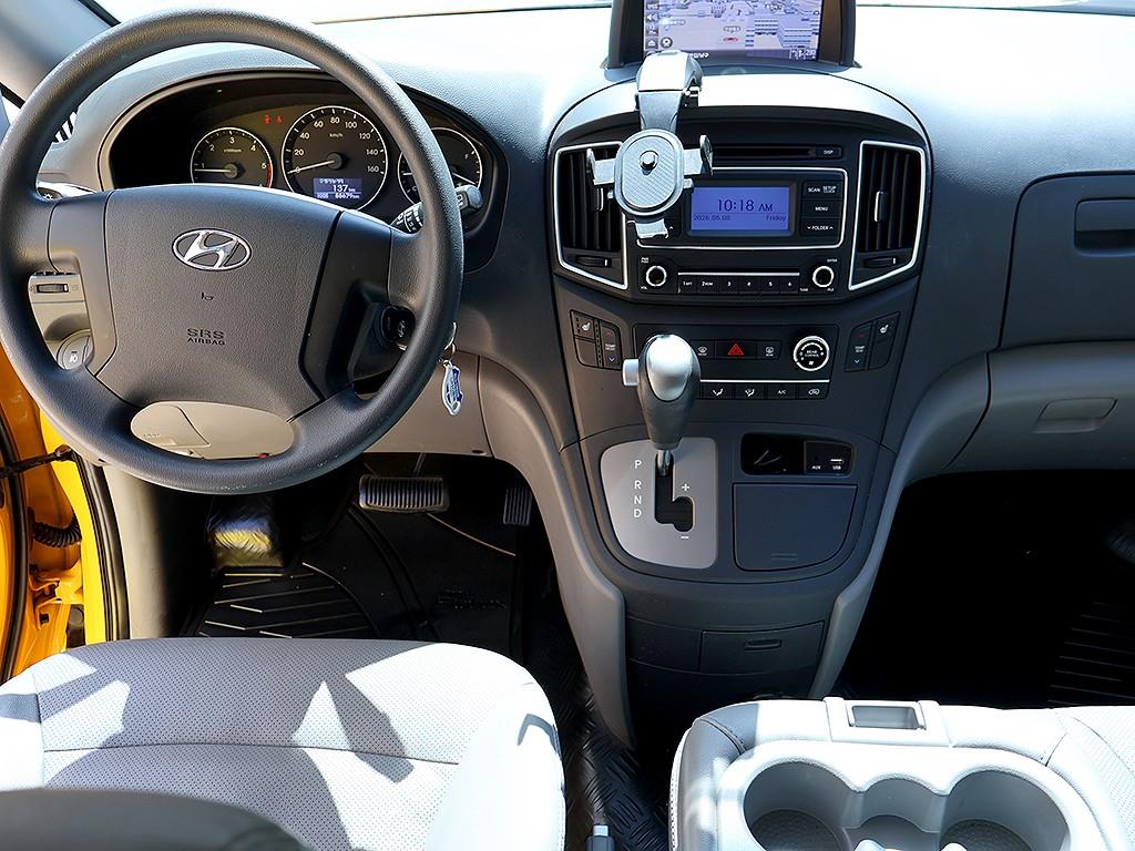 HYUNDAI Starex - Vista 9