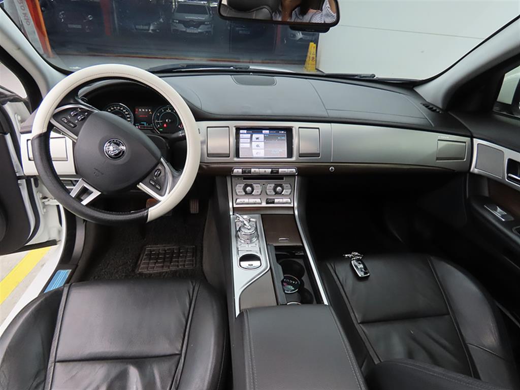 Jaguar XF - Vista 7