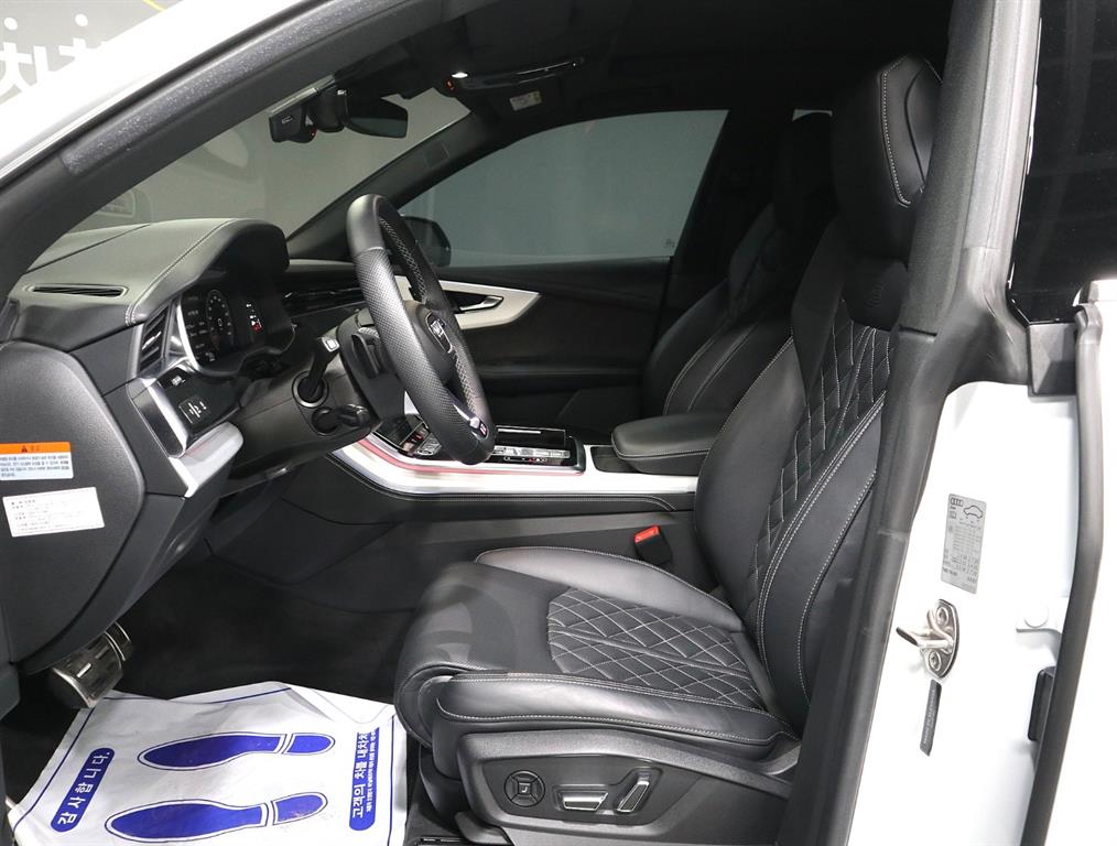 Audi Q8 - Vista 9