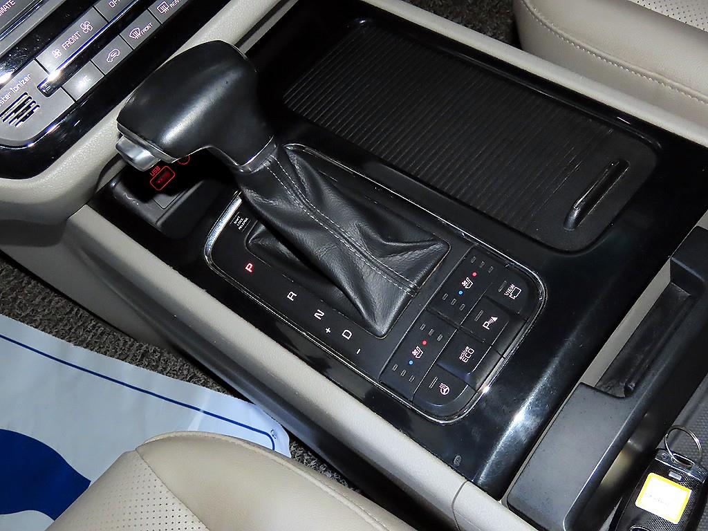 KIA Carnival - Vista 12