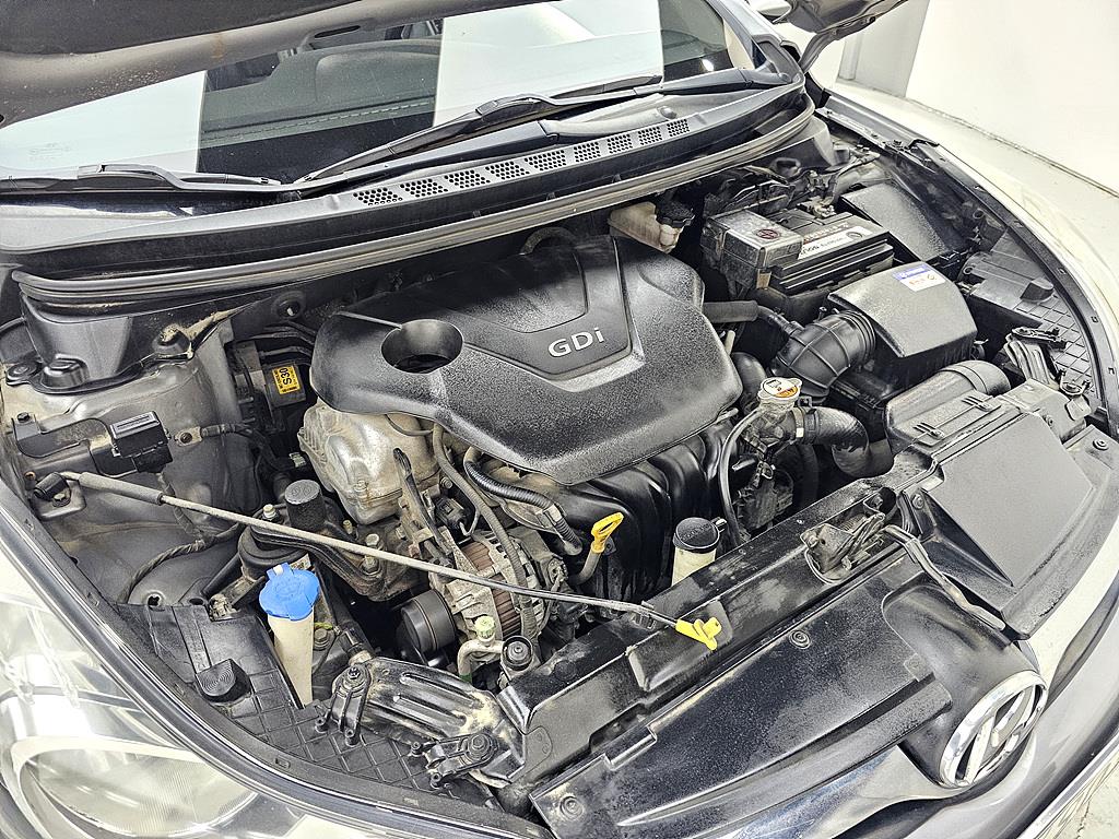HYUNDAI Avante - Vista 6