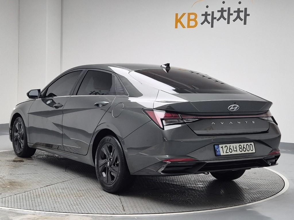 HYUNDAI Avante - Vista 2
