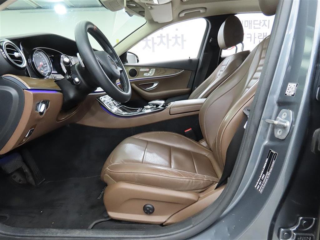 Mercedes Benz E class - Vista 5