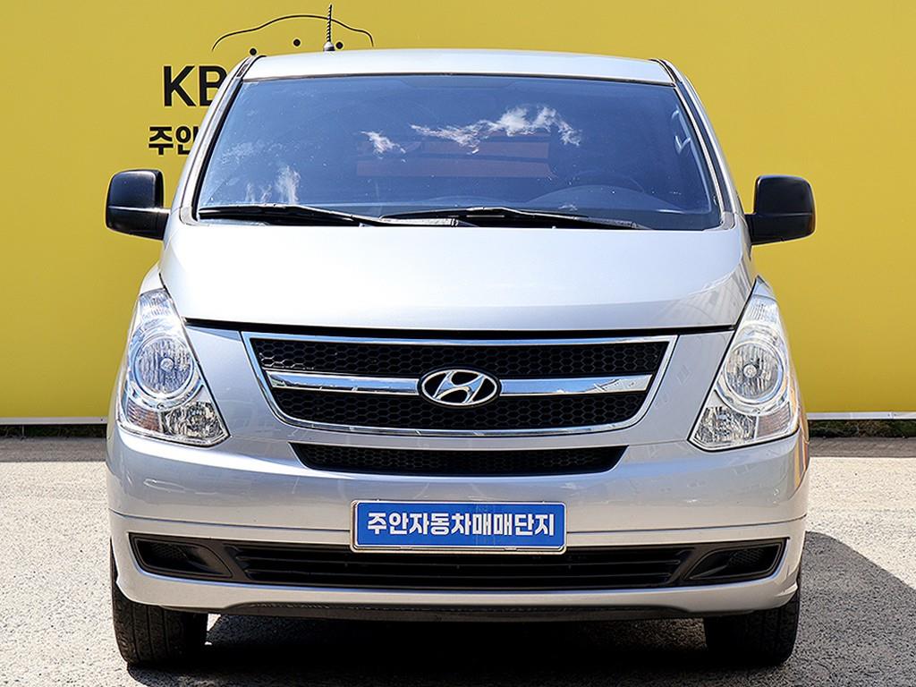 HYUNDAI Starex - Vista 3