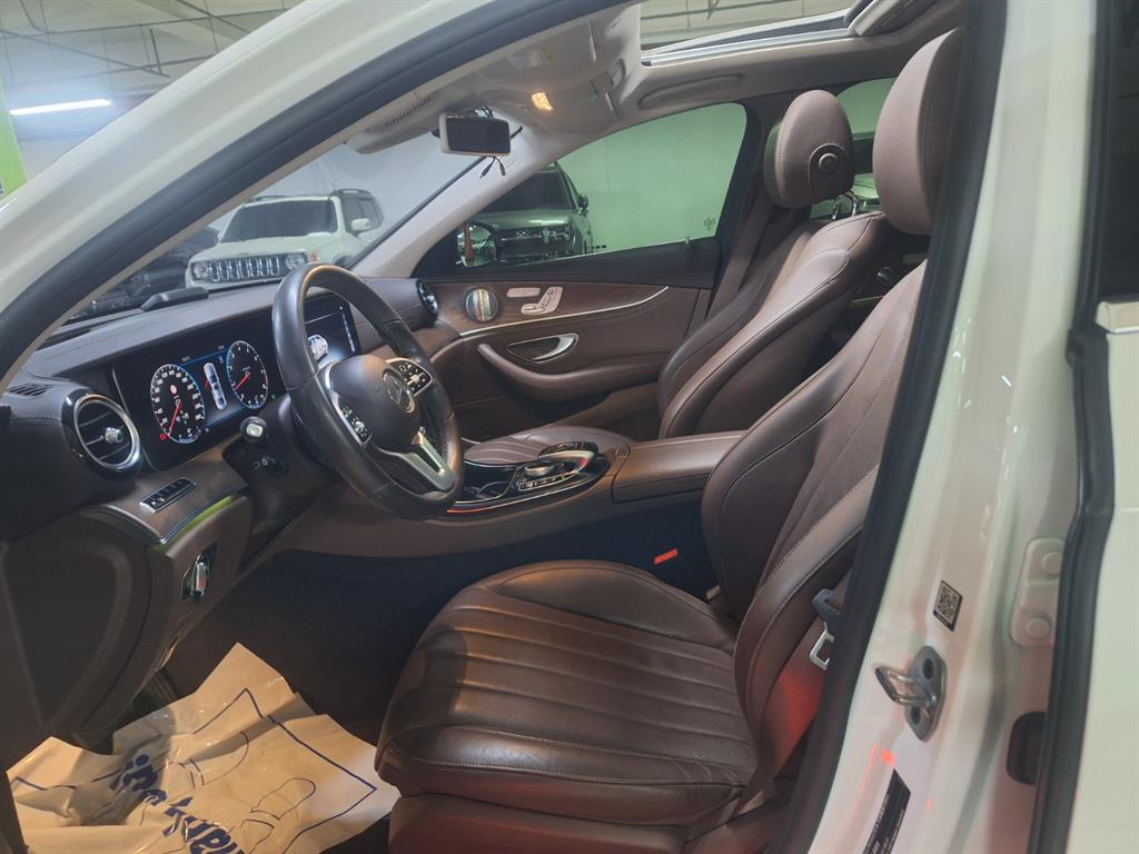 Mercedes Benz E class - Vista 8