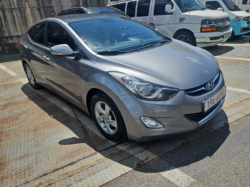 HYUNDAI Avante - Vista 2