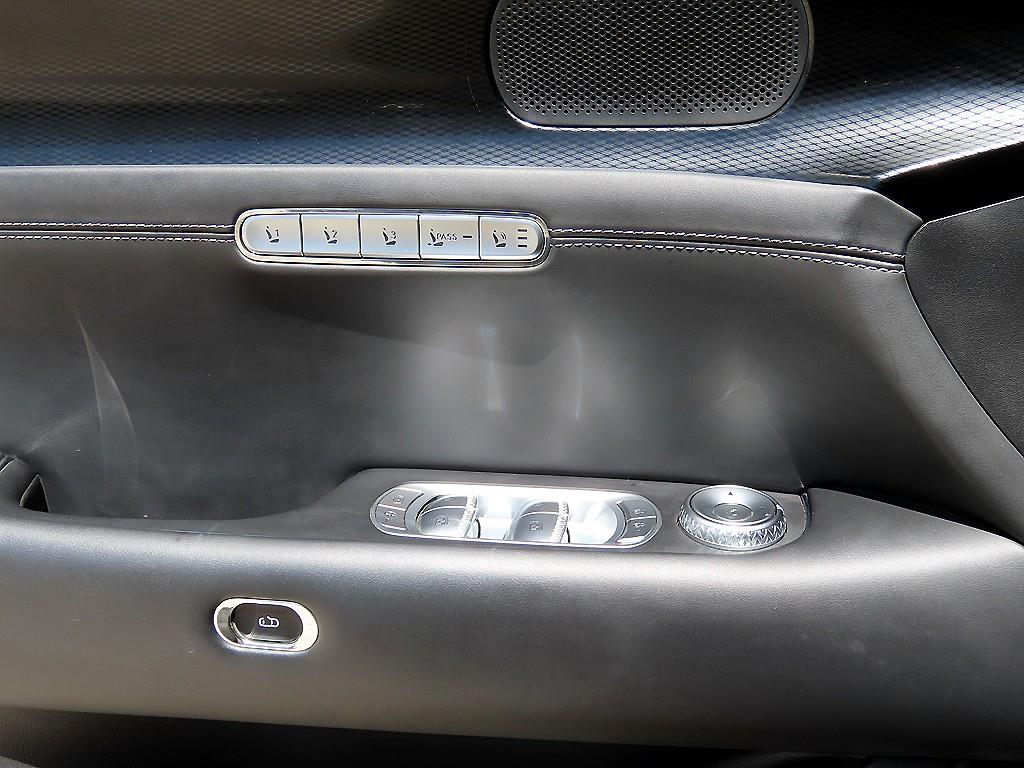 Genesis G90 - Vista 12