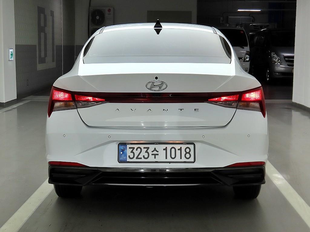 HYUNDAI Avante - Vista 3