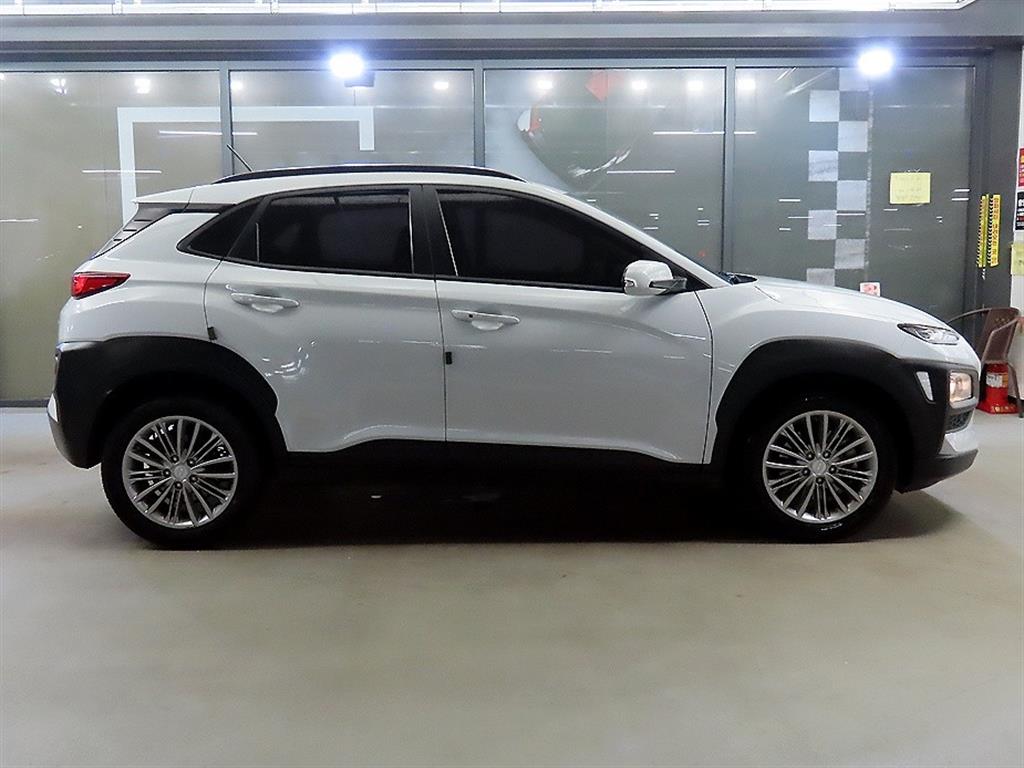 HYUNDAI Kona - Vista 3