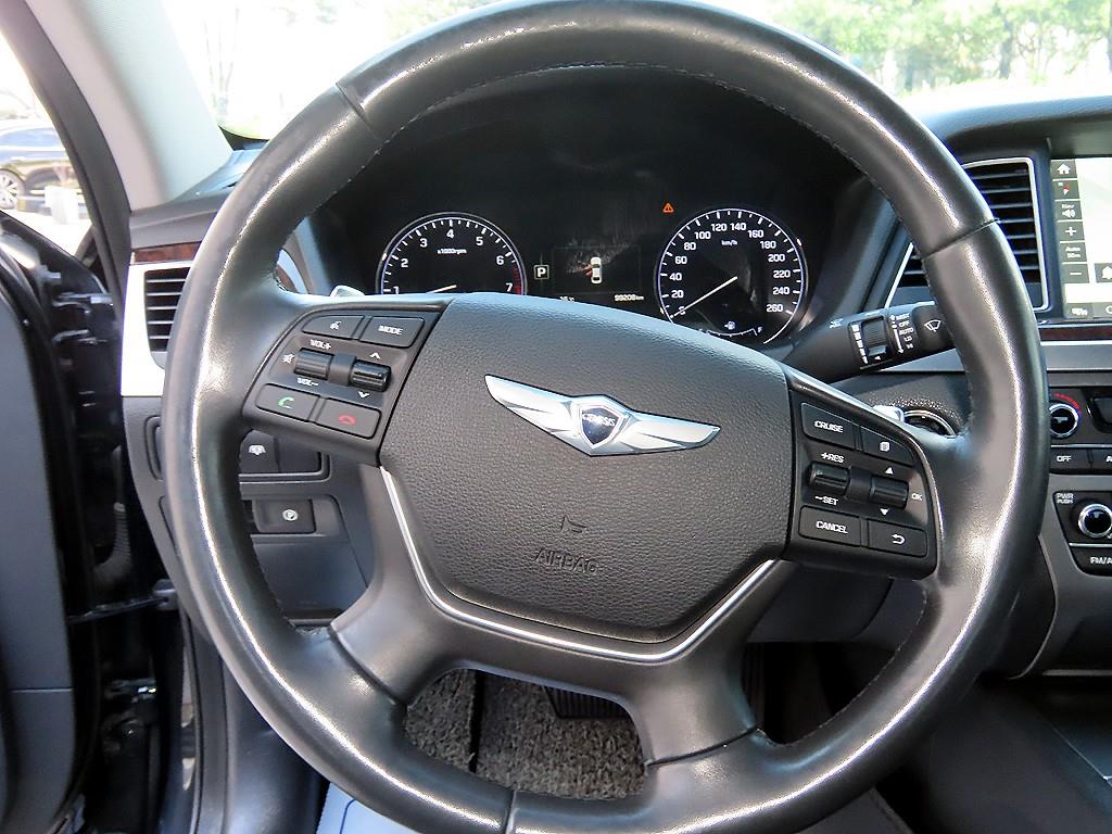 HYUNDAI Genesis - Vista 8