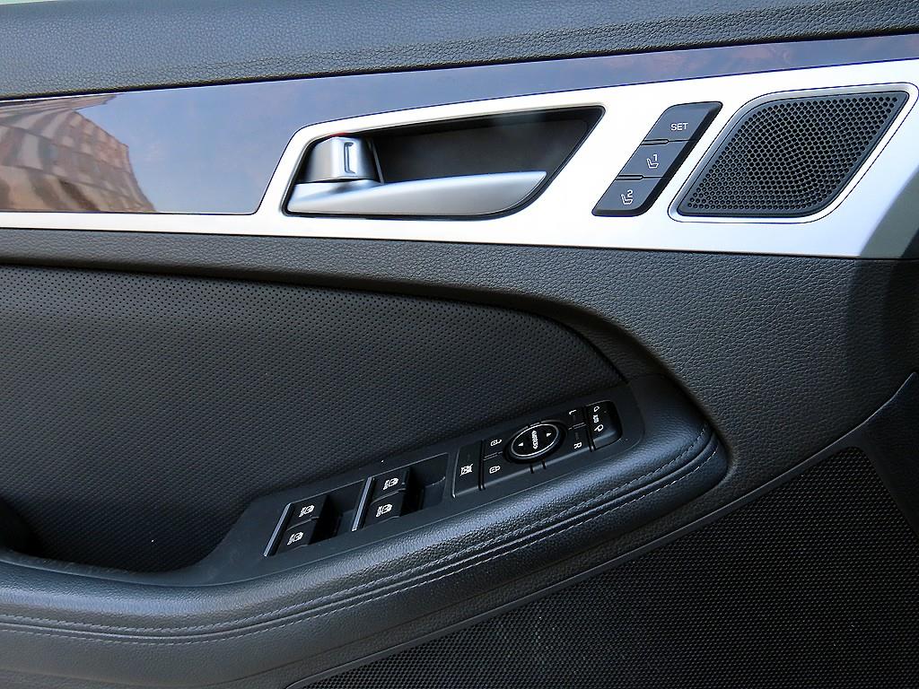 HYUNDAI Genesis - Vista 12