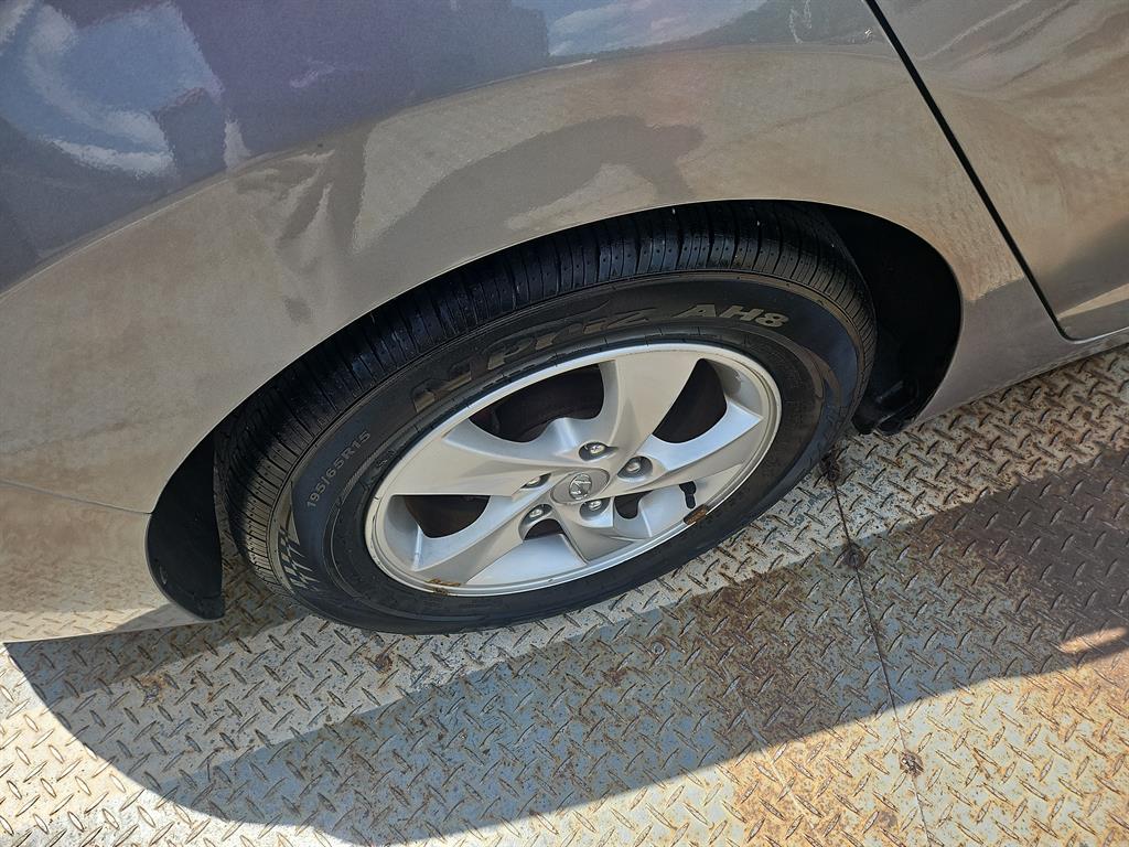 HYUNDAI Avante - Vista 4