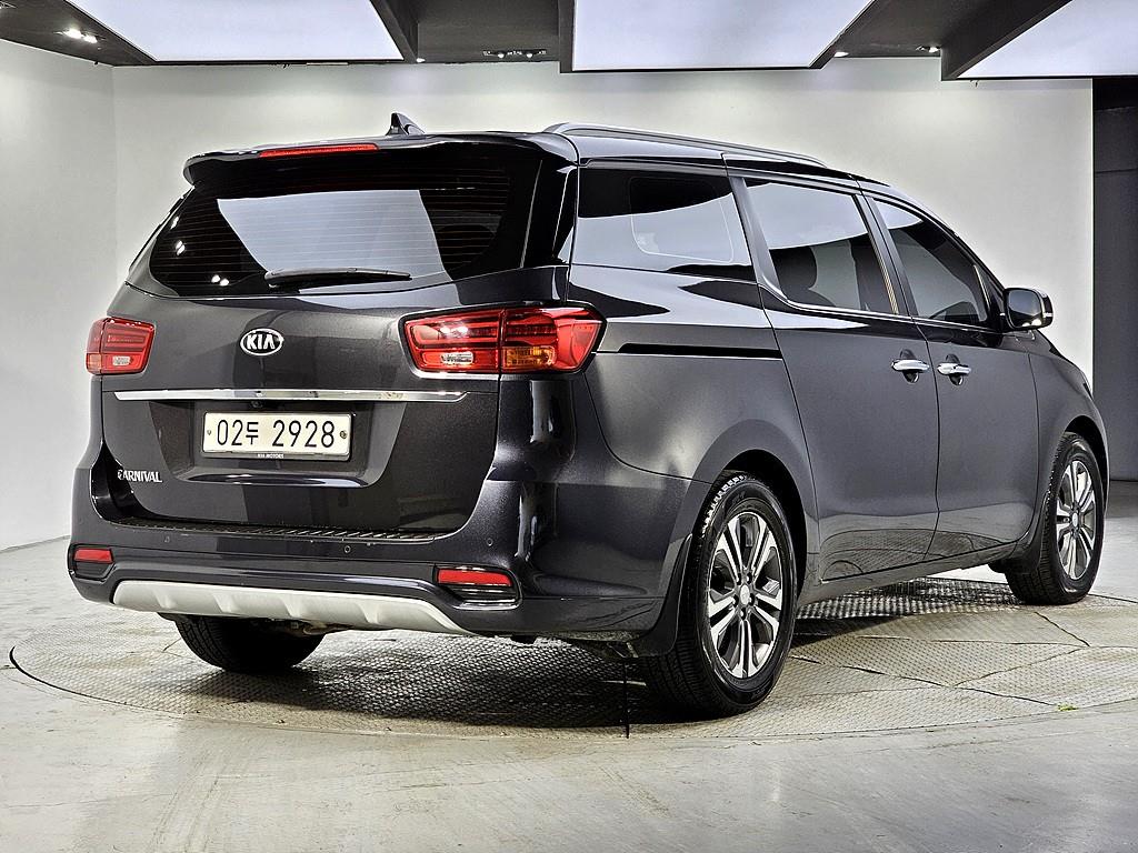 KIA Carnival - Vista 4