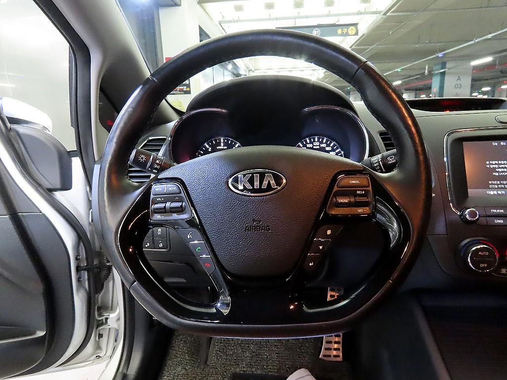 KIA K3 - Vista 8