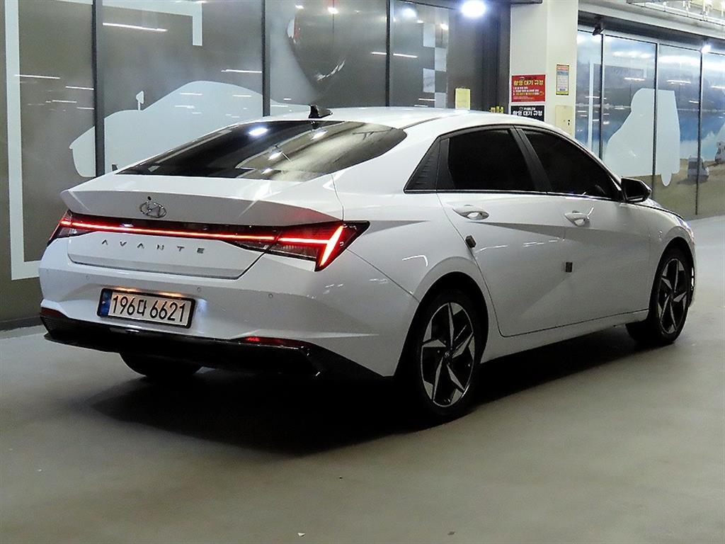HYUNDAI Avante - Vista 4