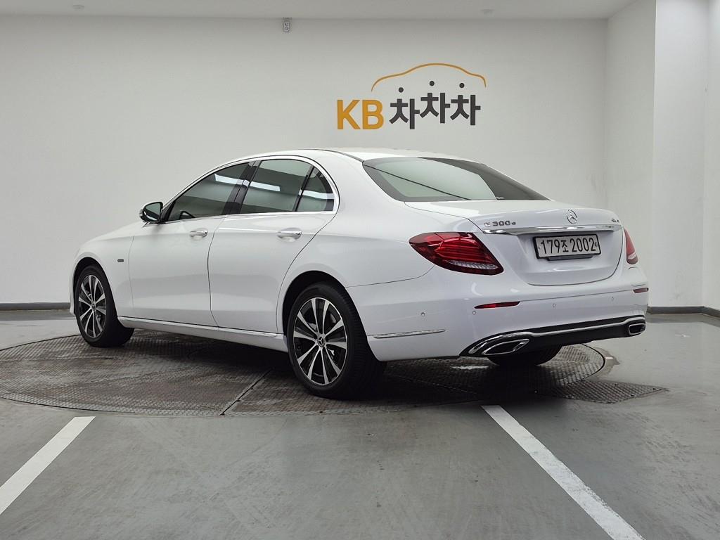 Mercedes Benz E class - Vista 3
