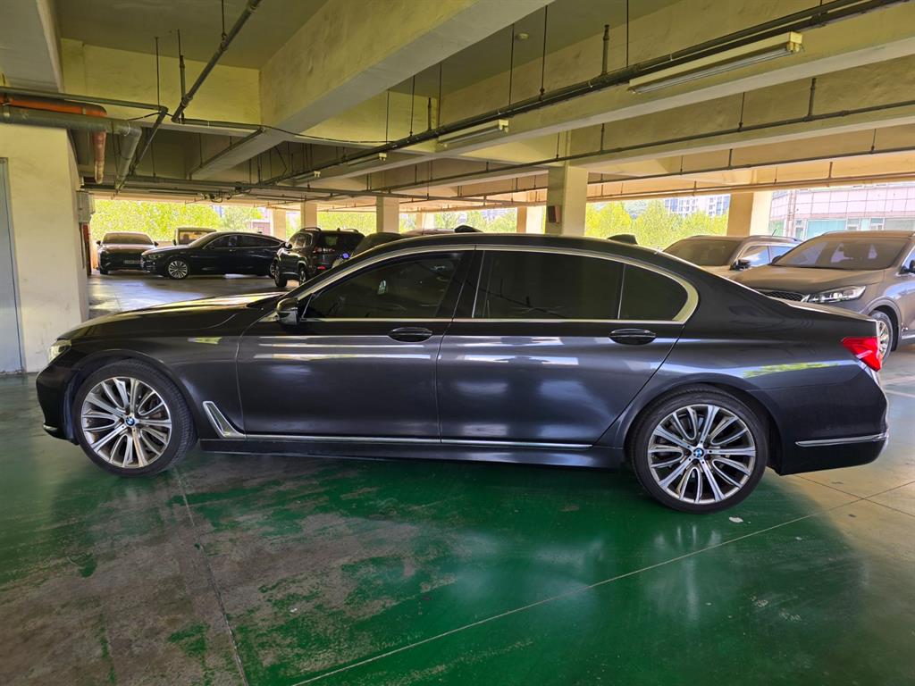 BMW 7 Series - Vista 5