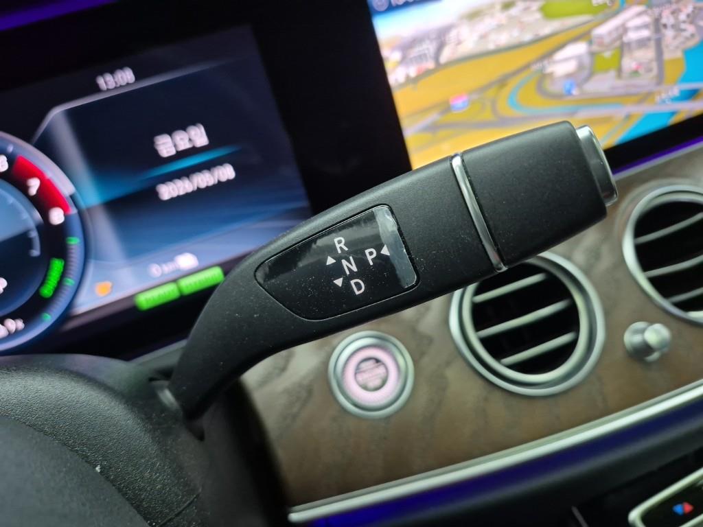 Mercedes Benz E class - Vista 8