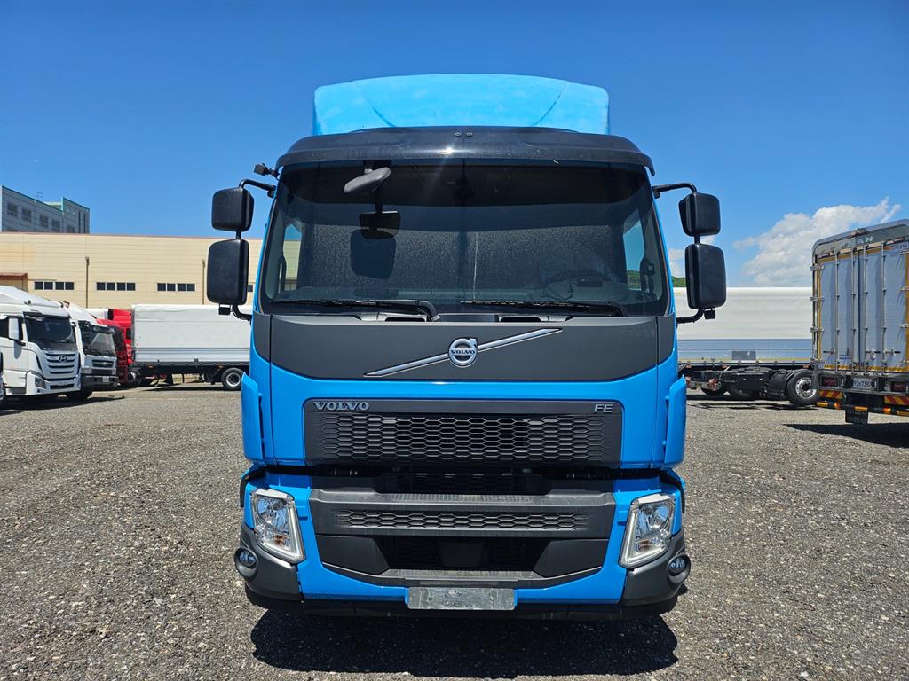 medium and large cargo truck - Vista 2