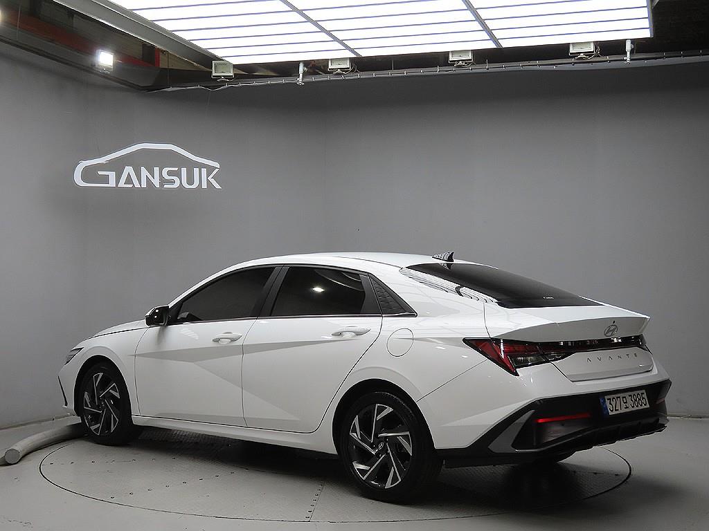 HYUNDAI Avante - Vista 5