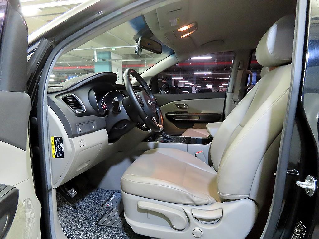 KIA Carnival - Vista 6