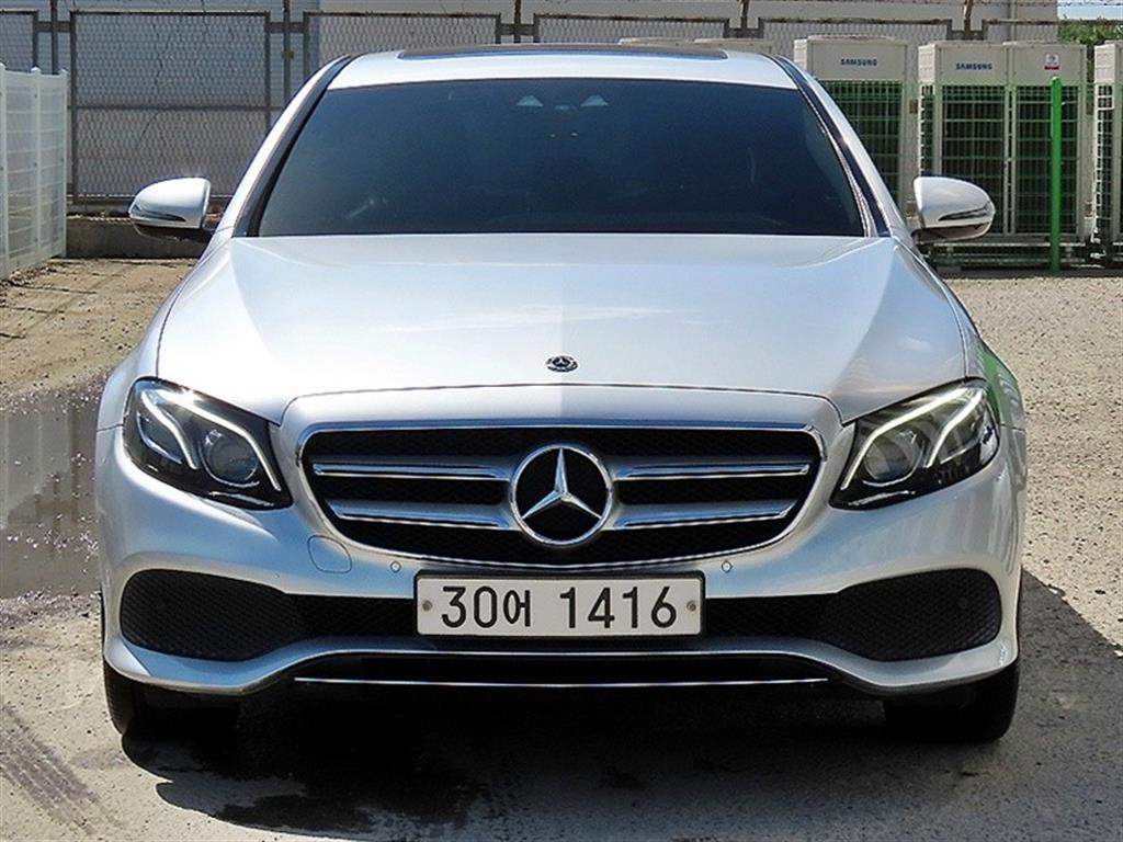 Mercedes Benz E class 2017 Plateado - Importación desde Corea - HF Imports Iquique - Foto 1