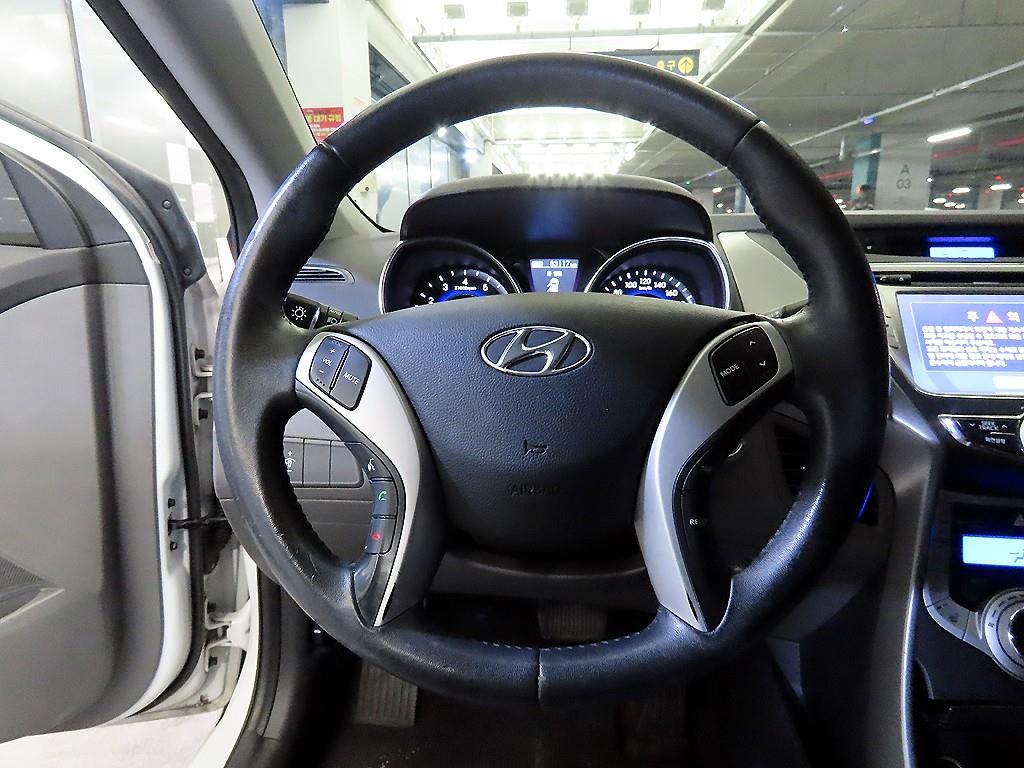 HYUNDAI Avante - Vista 8