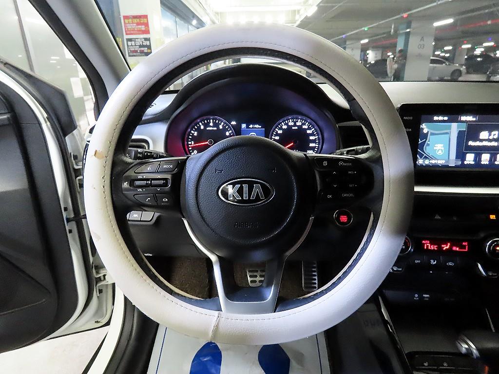 KIA Stonic - Vista 8