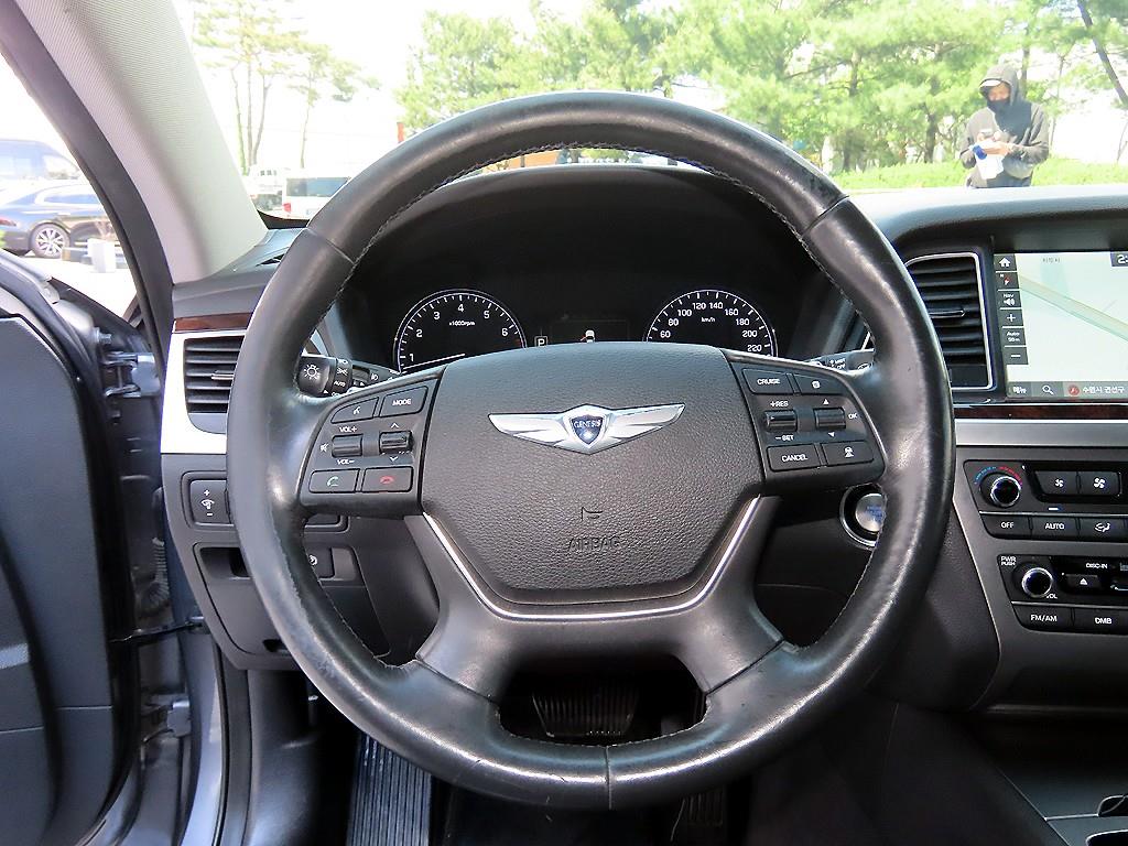 HYUNDAI Genesis - Vista 8