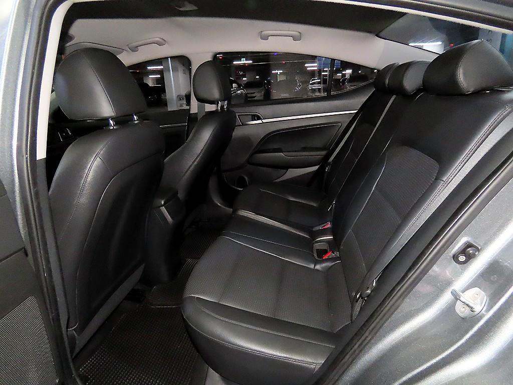 HYUNDAI Avante - Vista 7