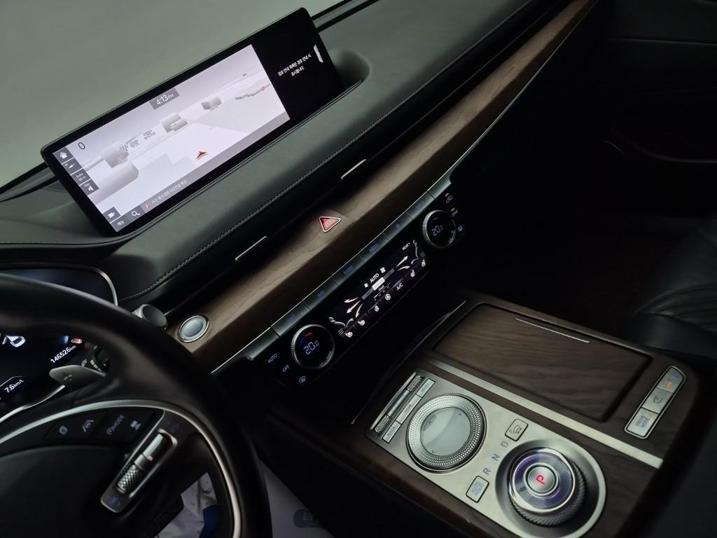 Genesis G80 - Vista 10
