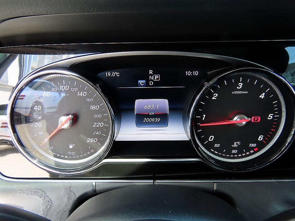 Mercedes Benz E class - Vista 9