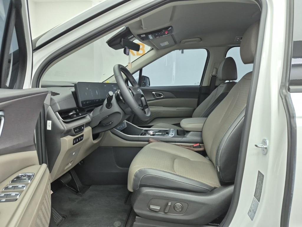KIA Carnival - Vista 11
