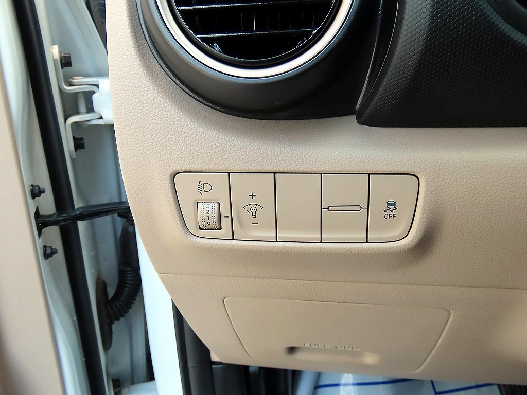 HYUNDAI Kona - Vista 12