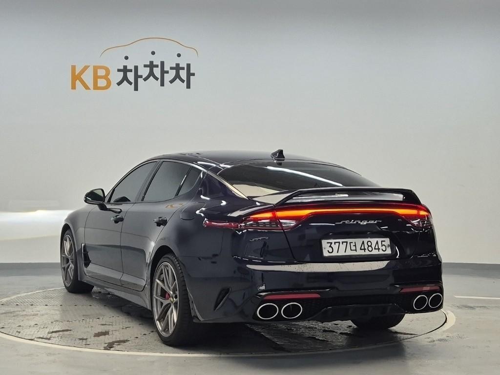 KIA Stinger - Vista 2