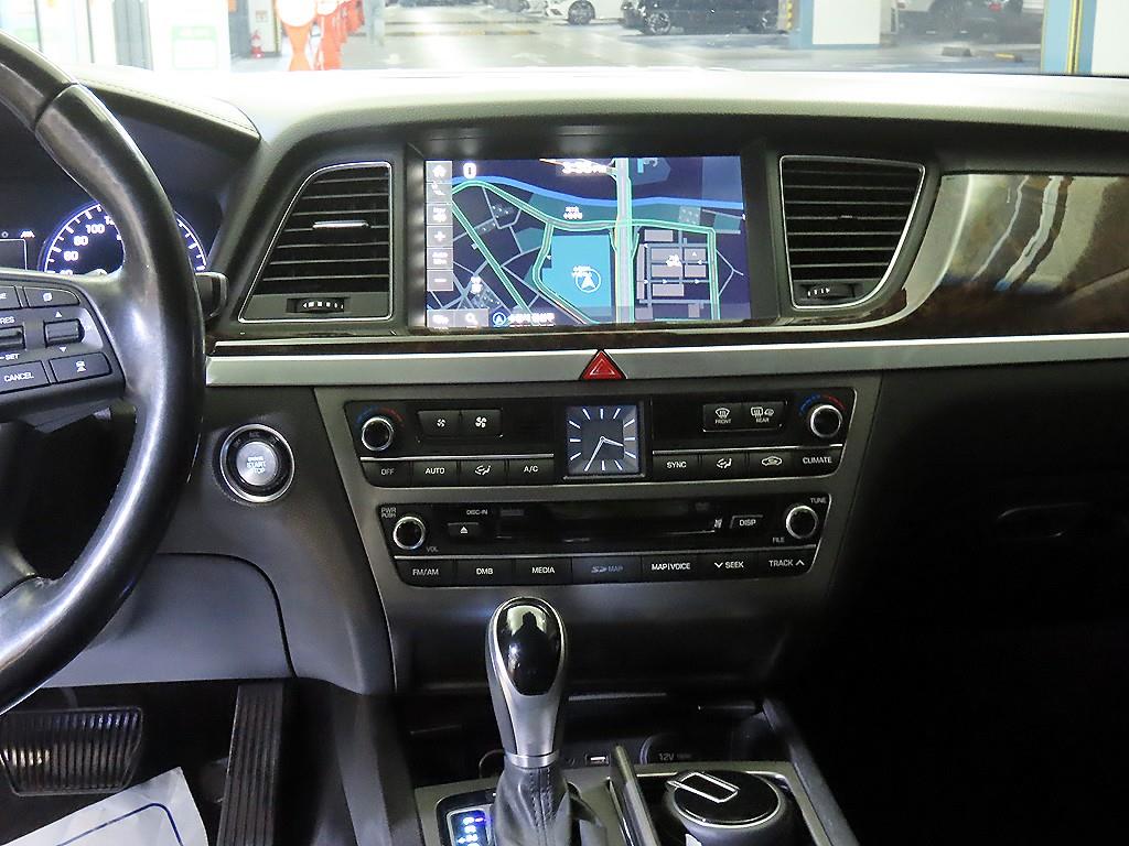 HYUNDAI Genesis - Vista 11