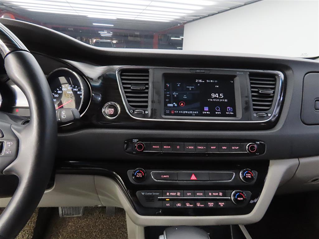 KIA Carnival - Vista 5