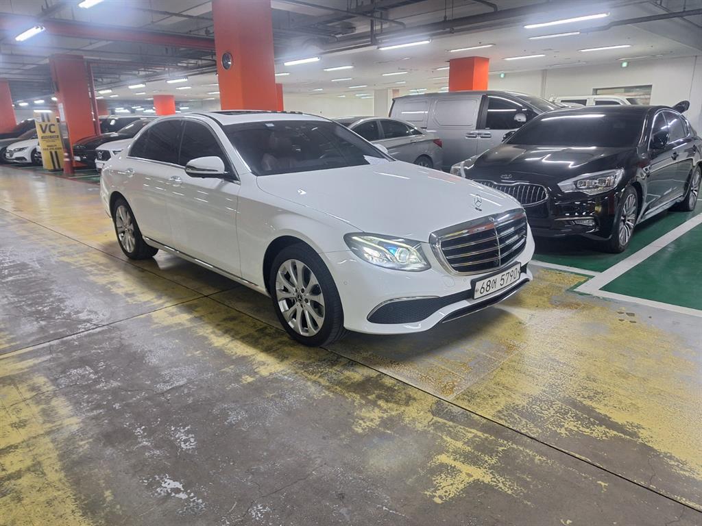 Mercedes Benz E class - Vista 2