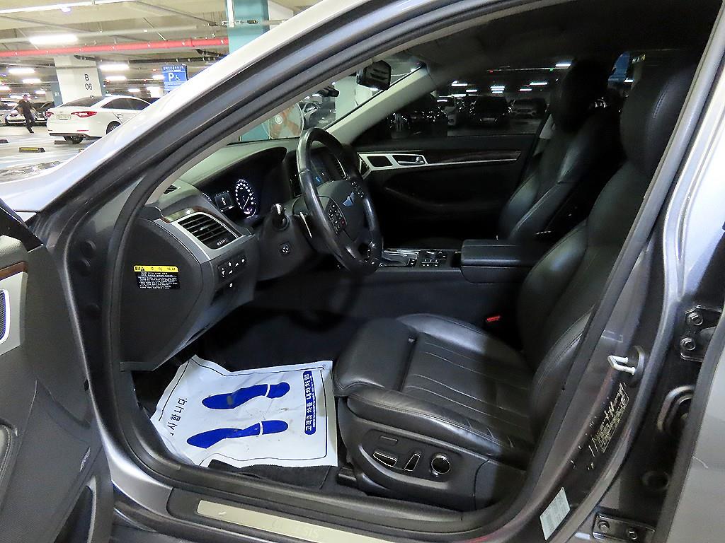 HYUNDAI Genesis - Vista 6