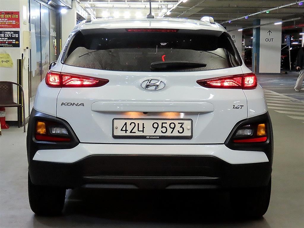 HYUNDAI Kona - Vista 5