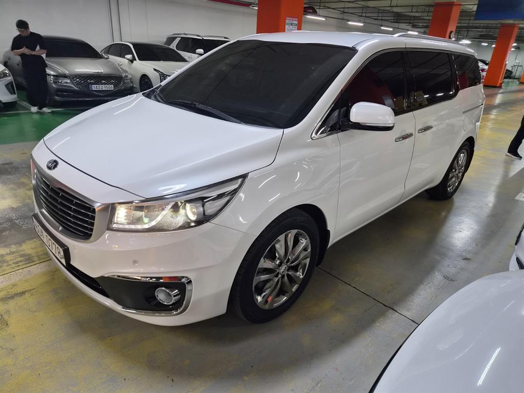 KIA Carnival - Vista 2