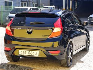 HYUNDAI Accent - Vista 8