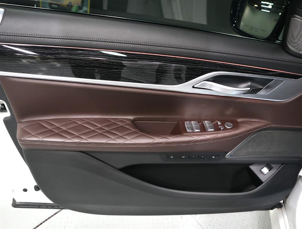 BMW 7 Series - Vista 8