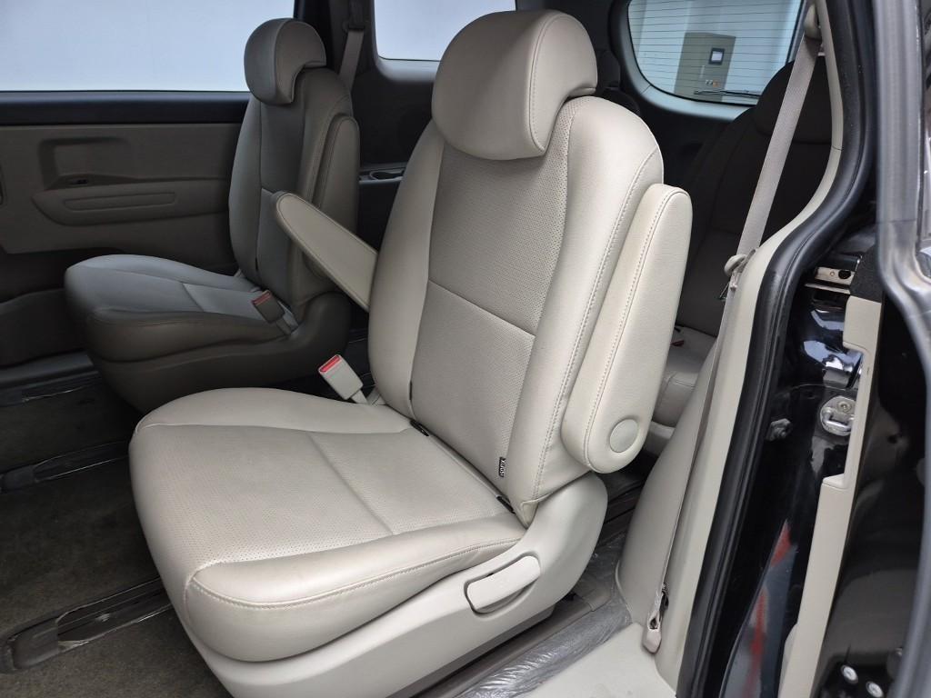 KIA Carnival - Vista 12